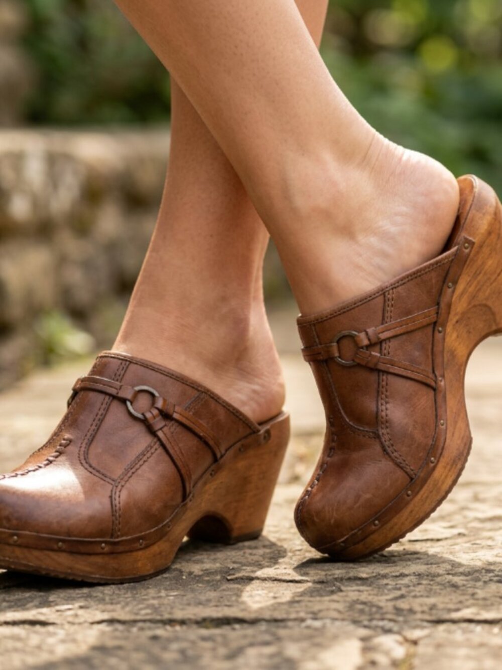 Vtg 1970s Fanfares Brown Leather Wooden Clogs